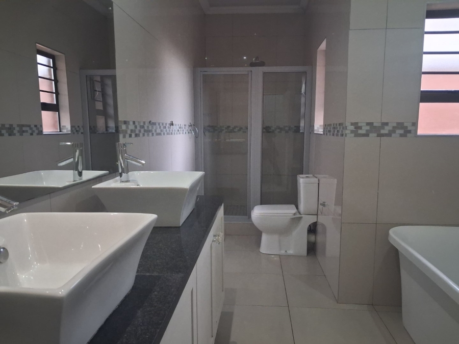 To Let 3 Bedroom Property for Rent in Hillside Free State